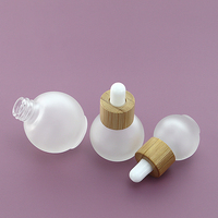 Botol Kaca Pipet Minyak Esensial Kecil 10-50ml dengan Pipet Bambu, Hot Stamping, Bening Doff, Logo Custom, Masker Wajah, Perawatan Kulit