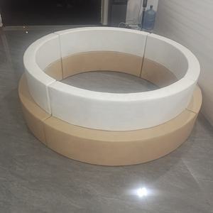 Ensemble d'équipements de jeu souple blanc pour enfants avec tunnel d'escalade et piscine à balles, idéal pour la location intérieure et extérieure - Product Image 5