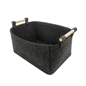 Cesto <span class=keywords><strong>portaoggetti</strong></span> elegante <span class=keywords><strong>in</strong></span> <span class=keywords><strong>feltro</strong></span> con barre <span class=keywords><strong>in</strong></span> legno, confezione regalo aziendale personalizzata con logo. - Product Image 1