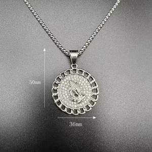 Hip Hop glacé CZ prière <span class=keywords><strong>main</strong></span> religieux étanche Non ternir acier inoxydable mode bijoux pendentif colliers hommes <span class=keywords><strong>en</strong></span> gros - Product Image 6