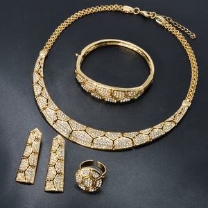 Juego de Joyería de Latón Vintage con Circonita para Mujer, Chapado en Oro de 18K, para Bodas, Compromisos, Aniversarios y Fiestas - Product Image 1