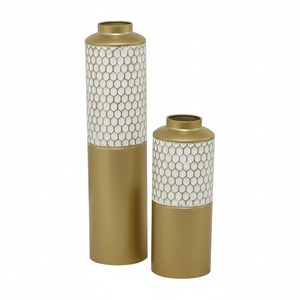 Florero de metal elegante y versátil, perfecto para sostener Flores y complementar la decoración de su hogar - Product Image 1