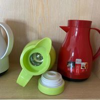 Thermos sous vide domestique à double paroi de 1L de style simple avec coque en plastique de conception de balle et bouilloire isolante en verre