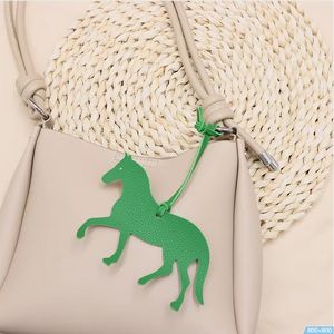 Moda PU cuero caballo bolso encantos creativo Animal mujer bolso colgante mochila colgante accesorios llaveros llavero regalos - Product Image 5
