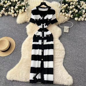 Abiti in Maglia da Donna con Scollo a V, Maniche Corte, Bottoni e Vita Stretta, Stile Elegante - Product Image 5