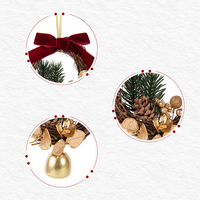 Guirlande de Noël artificielle suspendue avec nœud en velours rouge, pommes de pin et clochettes pour la décoration de porte, mur, arbre et maison en période des fêtes