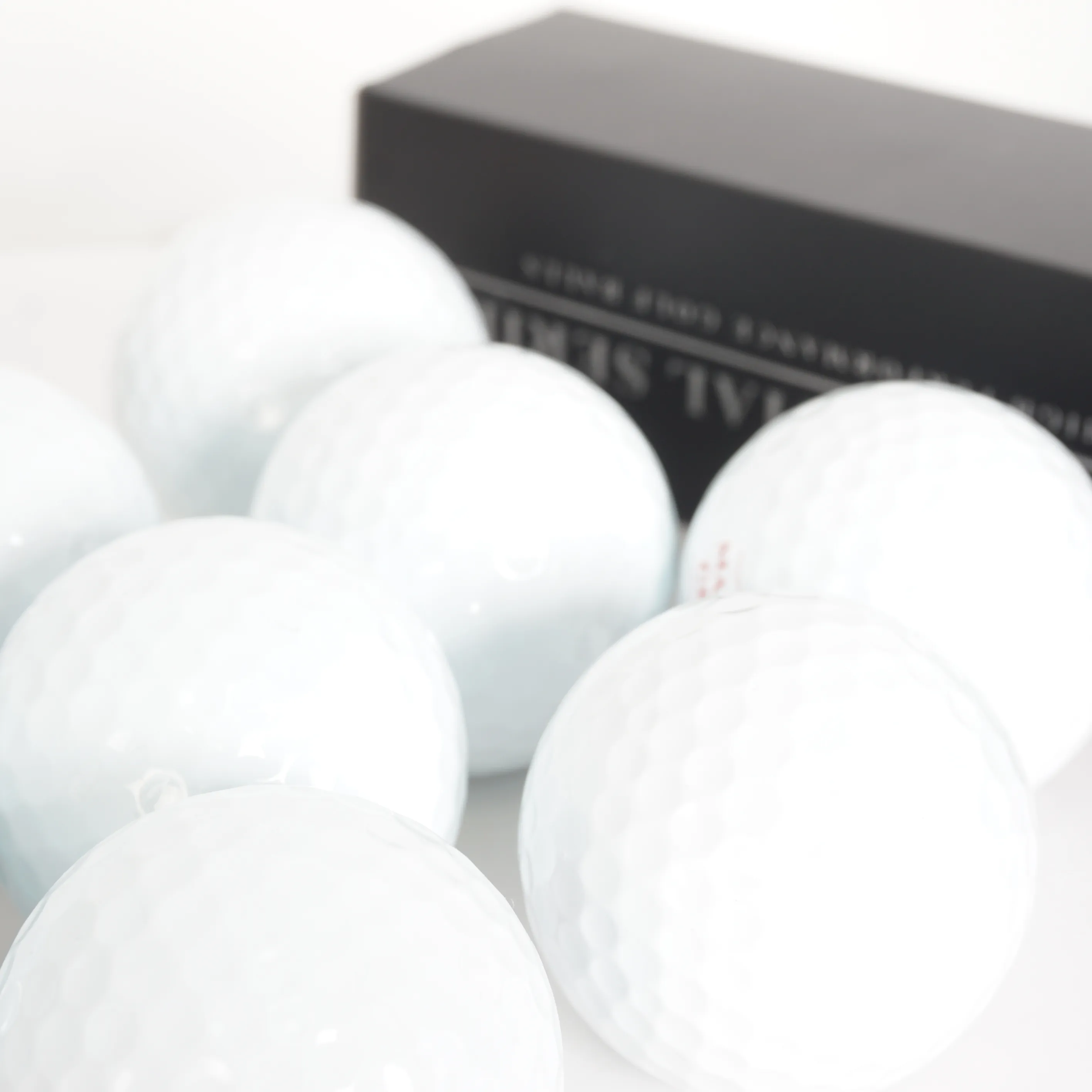 Fabrika toptan kapalı açık spor kişiselleştirilmiş renkli plastik Golf uygulama topları