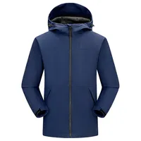 Veste softshell noire minimaliste à capuche, doublure en mesh, poches diagonales, coupe-vent d'extérieur, logo personnalisé