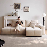 Canapé d'angle en L moderne et luxueux avec assise large et dossier réglable, en tissu, design actuel pour villa et maison