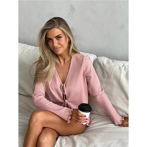 VOIKERDR Conjunto de 2 piezas para mujer, top de manga larga con volantes y pantalones cortos con volantes para uso diario - Product Image 1