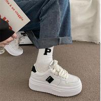 Chaussures blanches à semelle épaisse pour filles, nouvelle mode printemps, chaussures de skate à bout rond, chaussures de sport décontractées