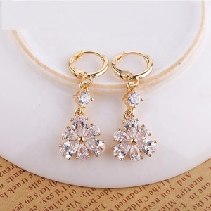 Pendientes Colgantes Florales de Oro Saudí de 18K con Circones de Lujo, Novedad 2026, Joyería Antideslustre, Venta Directa de Fábrica - Product Image 3