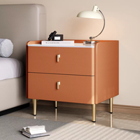 Table de chevet minimaliste à double tiroir enveloppée de tissu, table de nuit de luxe léger avec pieds dorés pour la décoration de chambre à coucher