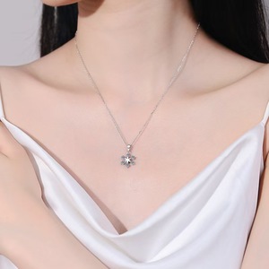 Collier pendentif en diamant motif fleur de neige, or blanc massif 18 carats, diamant de laboratoire VVS1 D Clarity, bijoux fins - Product Image 2