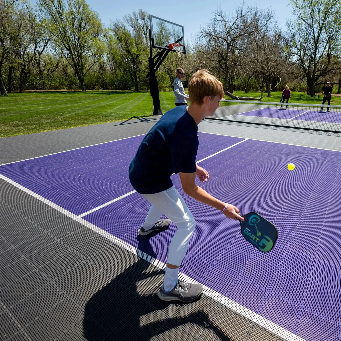 Pickleball için askıya alma spor kort zemini plastik döşeme ile taşınabilir arka bahçe Pickleball mahkemesi