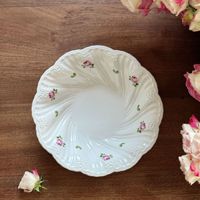 Service de vaisselle en porcelaine Europe Muse Rose Relief, motif floral blanc, compatible micro-ondes, ustensiles durables