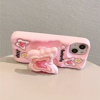 Étui de téléphone élégant et coloré en silicone rétractable avec support pour iPhone 16, motif papillon 3D en relief violet et rose