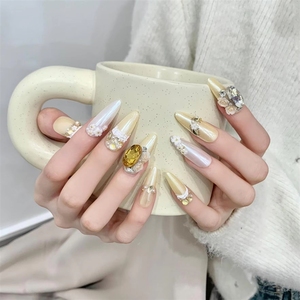 Nouveau produit lancé - Buchiattelli Golden High Luxurious Yellow Crystal Diamond White Small Flower Handcrafted Wearable Nails - Product Image 1