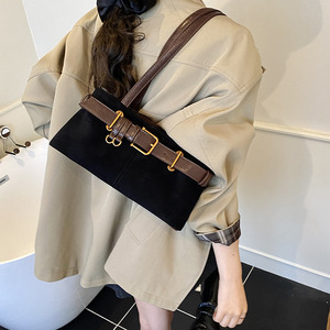 กระเป๋าสะพายไหล่ทรงสี่เหลี่ยมแนวนอนหนังกลับสีเขียวสำหรับผู้หญิง สายสะพายเดี่ยว ปิดด้วยซิป เหมาะสำหรับใช้ในชีวิตประจำวัน - Product Image 3