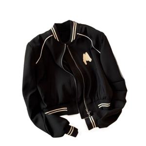 แจ็คเก็ตเบสบอลสไตล์แฟชั่นสำหรับผู้หญิง แจ็คเก็ตสั้นแต่งพู่เท่ๆ สบายๆ สีขาว ทำจากผ้าเดนิม - Product Image 1