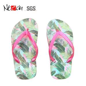 Modello personalizzato carino pantofole cinghie logo stampato in pvc della ragazza infradito - Product Image 3