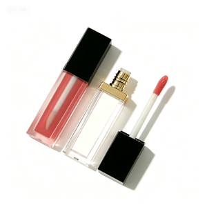 Tube à lèvres vide en plastique noir mat avec dessus doré, forme carrée et applicateur large, pour cosmétiques - Product Image 1