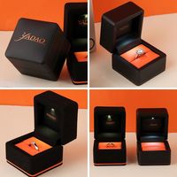 Boîte à bijoux LED haut de gamme YADAO en cuir et velours, étui cadeau pour bague et pendentif avec éclairage, vente en gros