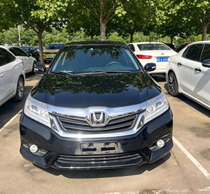 Crider 1.8L Automatique Édition Luxe 2015 - Berline 5 Places avec Coffre de 588L - Voiture d'occasion à essence - Product Image 1
