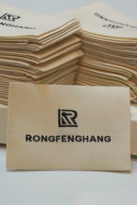 ป้ายผ้าคอตตอนพับปลายแบบกำหนดเอง ป้ายโลโก้แบรนด์ส่วนตัว ป้ายผ้าทอเนื้อแน่นลายดามัสก์สำหรับเย็บที่คอเสื้อ - Product Image 6