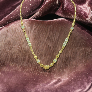 Collier élégant en perles de pierres précieuses dorées, bijoux faits main par Dokiyu, collection haut de gamme pour femmes, idéal pour les mariages, les fêtes et les tenues ethniques. - Product Image 2