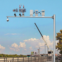 Tiang Lampu Jalan Luar Ruangan Tahan Lama, LED Bulat/Octagonal, Kecerahan Tinggi, Baja Galvanis Abu-abu, untuk Kamera CCTV, Model Lengan Tunggal, Laris Terjual