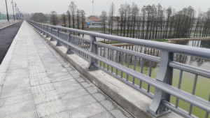 Rampes de route Ponts surélevés en acier inoxydable Garde-corps anti-collision Remblais de rivière Isolation de sécurité Contrôle des foules - Product Image 5