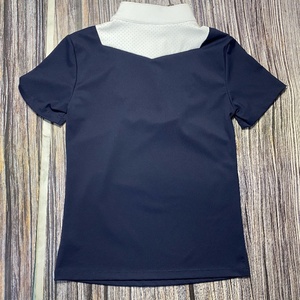 Vente en gros de chemises d'équitation pour femmes à manches courtes, dos en tissu maillé, deux couleurs, vêtements d'équitation avec boutons - Product Image 6