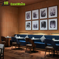 Ensemble table et chaises de salle à manger d'hôtel, design moderne, table carrée en bois massif, sièges ergonomiques, mobilier commercial durable pour restaurant