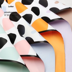 Papier d'emballage floral imprimé motif girafe <span class=keywords><strong>jungle</strong></span> Jubilee, en plastique OPP imperméable, pour boutique de cadeaux, matériaux floraux, modèle CJL - Product Image 1