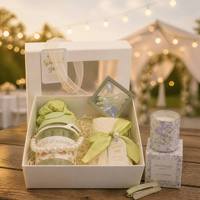 Coffret Cadeau Luxe Ugian 5-en-1 : Verre à Main Poignée Perle, Bougie Parfumée, Serviette à Pompons, Accessoires Cheveux, Cadeau Personnalisé Fait Main