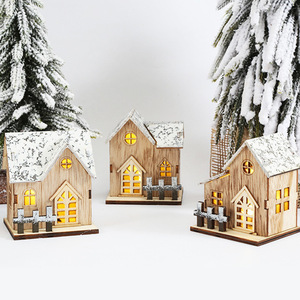 บ้านไม้จำลองฉากหิมะประดับไฟตกแต่งคริสต์มาสสำหรับบ้าน สำนักงาน โต๊ะทำงาน - Product Image 1