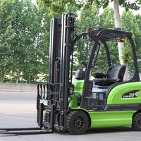Direkt vom Hersteller, 2-Tonnen-Lithiumbatterie 4-Rad-Gabelstapler, Hochleistung, Triplex-Mast Vollfreihub, für Hochregallager