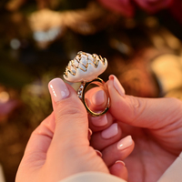 Bague Fleur en Émail Blanc Cuivre Plaqué Or 18K Bijoux de Luxe Strass Bague Tendance pour Femme Cadeau