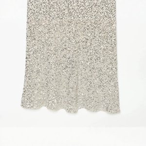 Robe midi crayon personnalisée 2026 pour <span class=keywords><strong>femme</strong></span>, à sequins et épaules dénudées, robe de soirée moulante scintillante avec embellissements perlés, OEM/ODM - Product Image 3