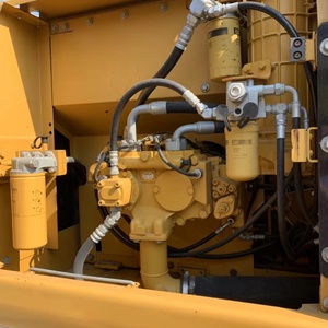 Excavatrice sur chenilles Caterpillar d'occasion en bon état, 23 tonnes, modèles Cat 323D2, 320D2L, 320D - Machine lourde - Product Image 4