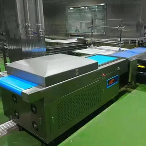 Krimpkous Tunnel Wikkelen Machine Vlees Product Hot Water Krimpen Koeling Verpakking Lijn Met Wegen Etikettering Printer