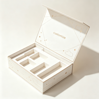 Boîte cadeau rigide de luxe avec couvercle à charnière, logo personnalisé, impression étoiles célestes en feuille d'or et insert moulé à 5 compartiments