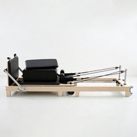 Appareil de Pilates Reformer pliable en bois d'érable certifié CE, durable et réglable, pour l'entraînement au yoga en studio