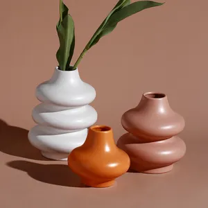 Penjualan laris Tiongkok vas bunga tulip keramik berwarna oranye trendi sederhana gaya Eropa vas desain dekorasi interior