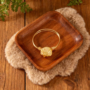 थोक रंगीन हस्तनिर्मित सोने के तार लिपटे प्राकृतिक उपचार क्रिस्टल कच्चे पत्थर के छल्ले अद्वितीय रत्न लक्जरी फैशन - Product Image 1