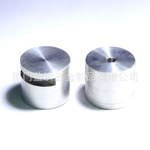 สกรูหัวกลมสแตนเลสเกรด A ยี่ห้อ Yihong Advertising Nail - Product Image 1