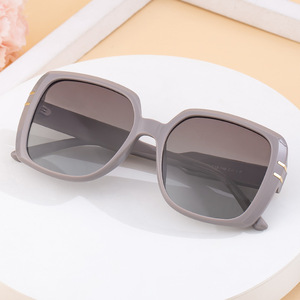 Nouvelles lunettes de soleil polarisées à grande monture tendance pour femmes, protection UV400, monture en métal TR, verres TAC, couleur noire C1C1-2C4 - Product Image 2