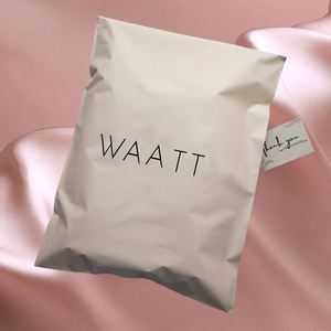 Sobres de Envío de Poliéster Biodegradables, Autoadhesivos e Impermeables con Logotipo Personalizado para Empaque de Ropa y Zapatos - Product Image 1