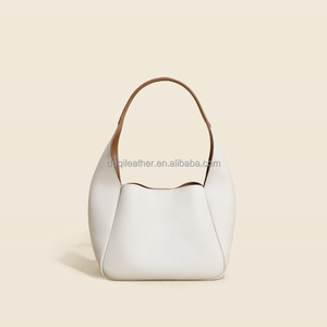 Venta al por mayor de fábrica nueva PU cuero moda Casual Tote cierre de cremallera impermeable bolso de hombro de las mujeres con cadenas decoración de Metal - Product Image 3
